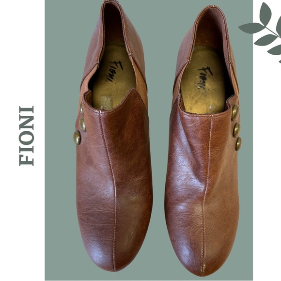 🛍️3/$40 Fioni Brown Platform Ankle Boot Stilleto Heel Button Detail Size 9 - Picture 3 of 8